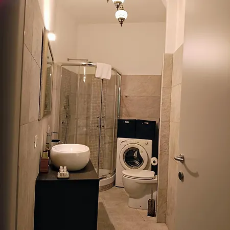 Apartment Un Angolo Di Oriente A Due Passi Da San Pietro